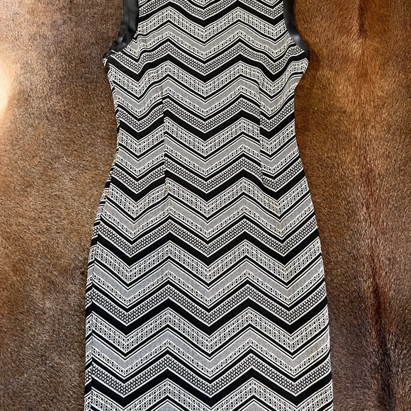 Bar III Faux Leather Trim Zipper Back Dress M L - Picture 3 of 5